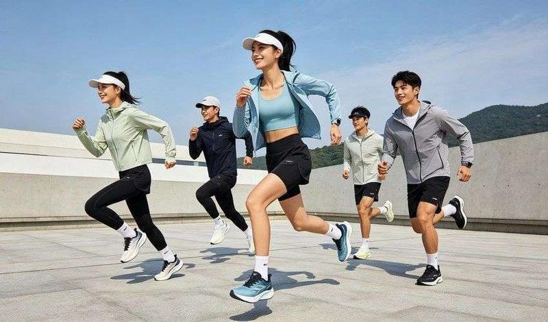 1788313590223728.jpg 滔搏业绩承压,运动零售渠道转型阵痛-配图1